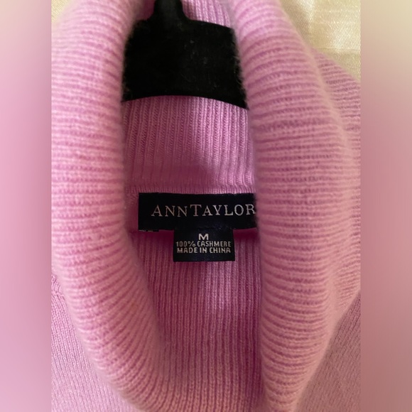 Pink, 100% cashmere sweater from Ann Taylor - Picture 2 of 3